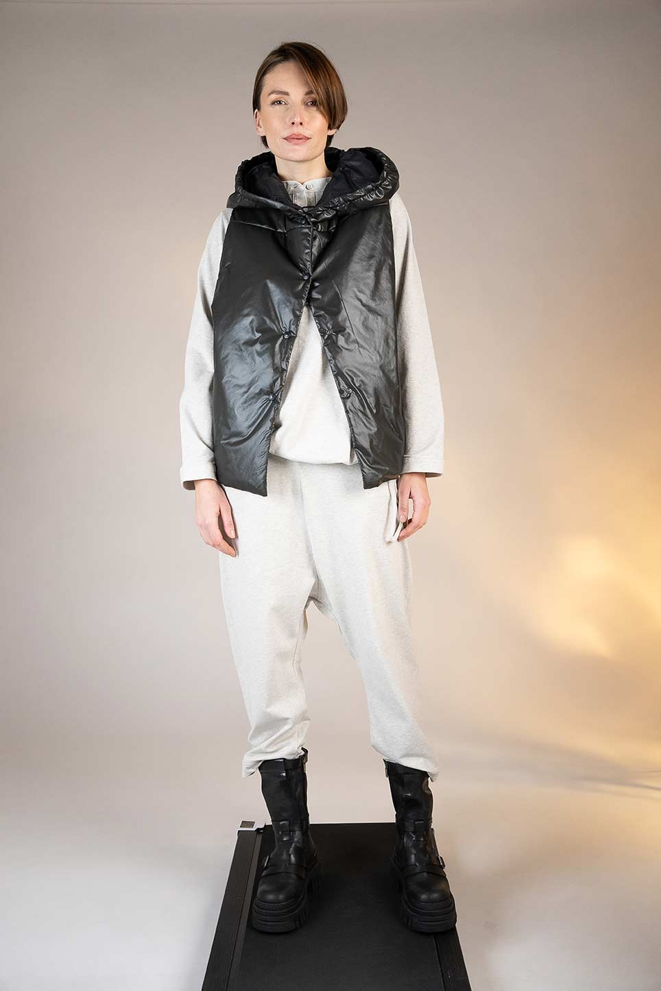 Pants 25620 nature graphite Vest 25661 black panna