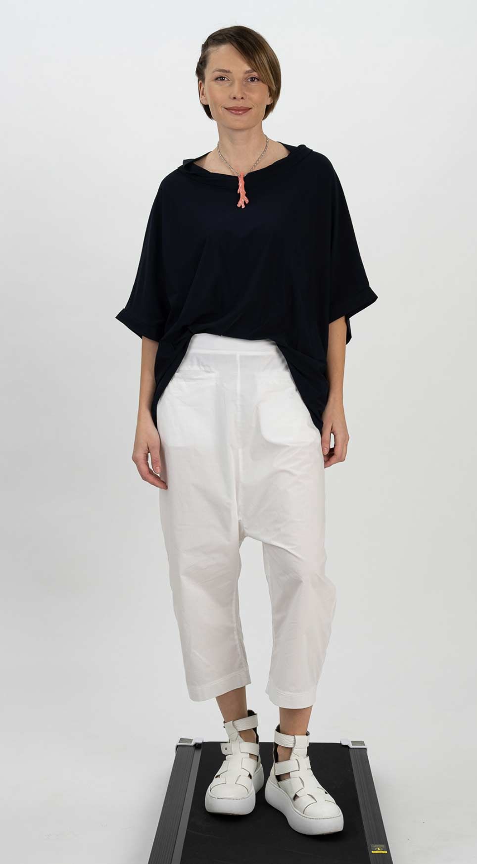 Shirt 25072 hellgrau navy schwarz weiss Hose 25124 weiss schwarz