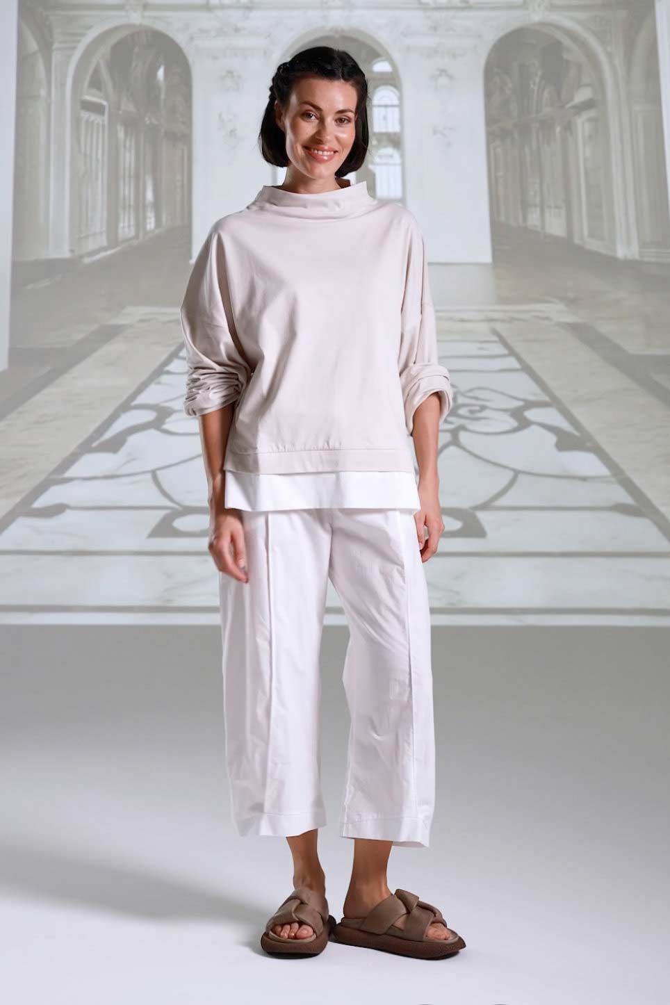 Hose 26154 weiß kurkuma schwarz Shirt 26212 stone