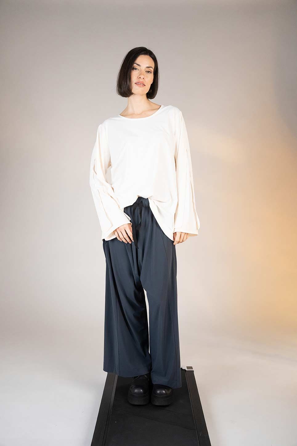 Hose 25545 graphit schwarz Shirt 25562 creme