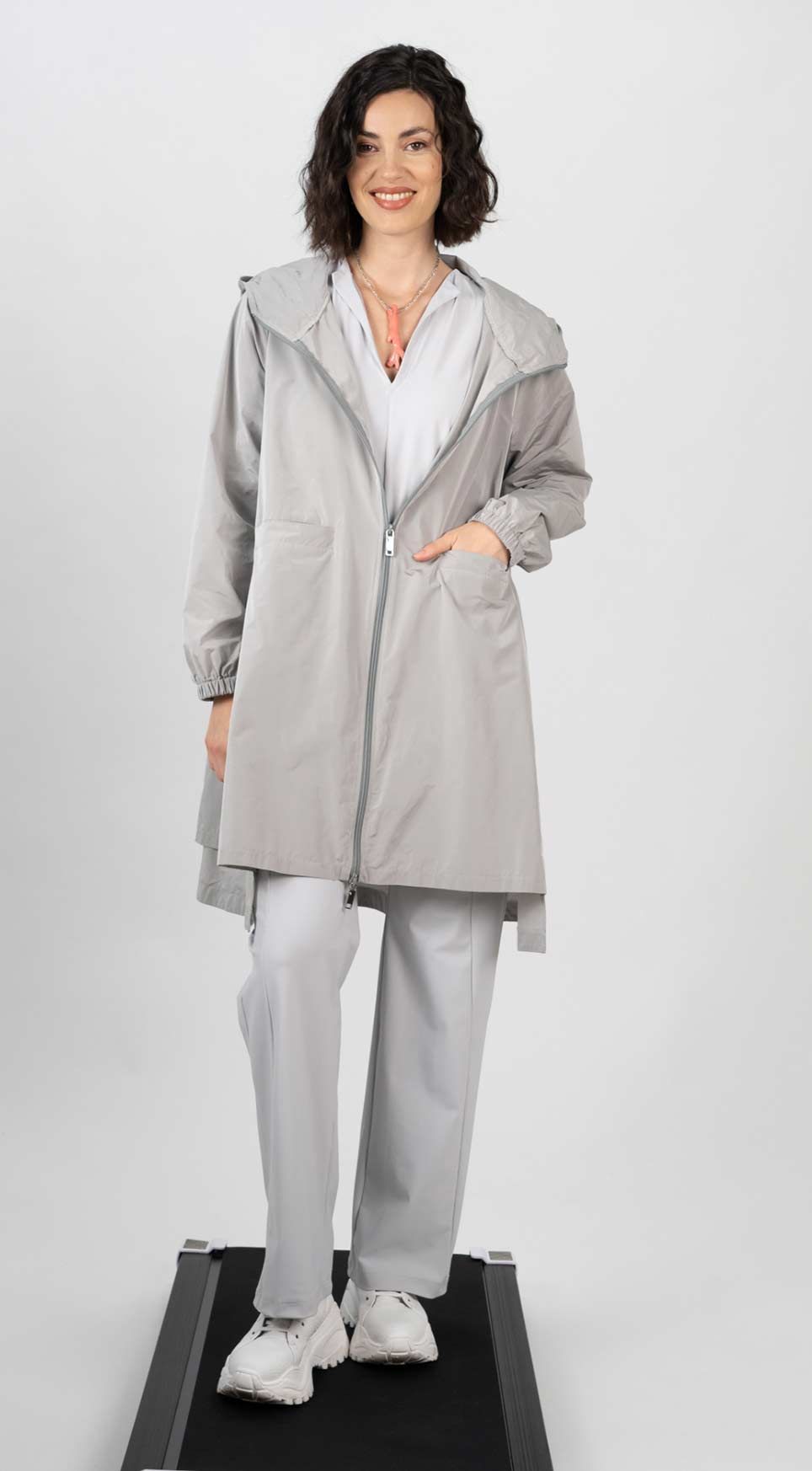 Mantel 25100 hellgrau navy schwarz Shirt 25083 hellgrau navy schwarz weiss Hose 25088 hellgrau navy schwarz weiss