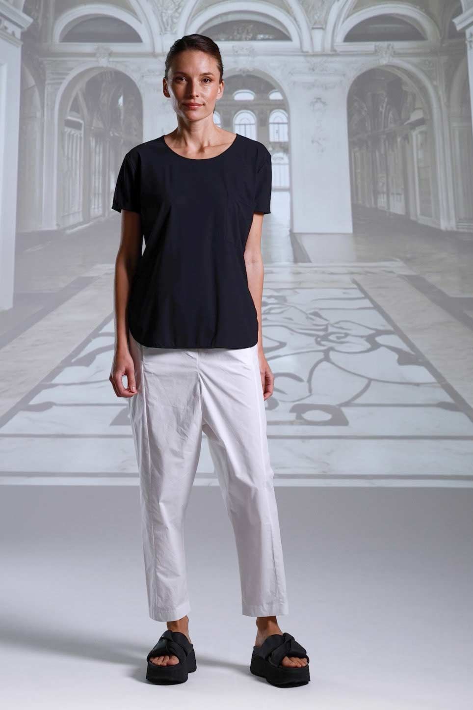 Hose 26153 weiß schwarz kurkuma Shirt 26022 weiß sabbia navy schwarz