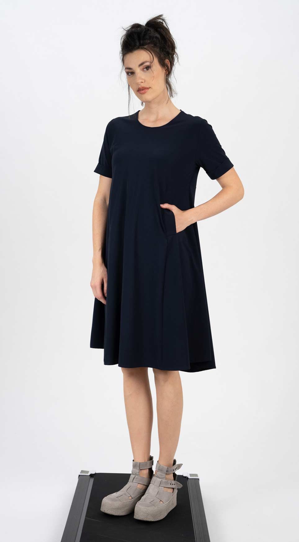 Kleid 25071 hellgrau navy schwarz weiss