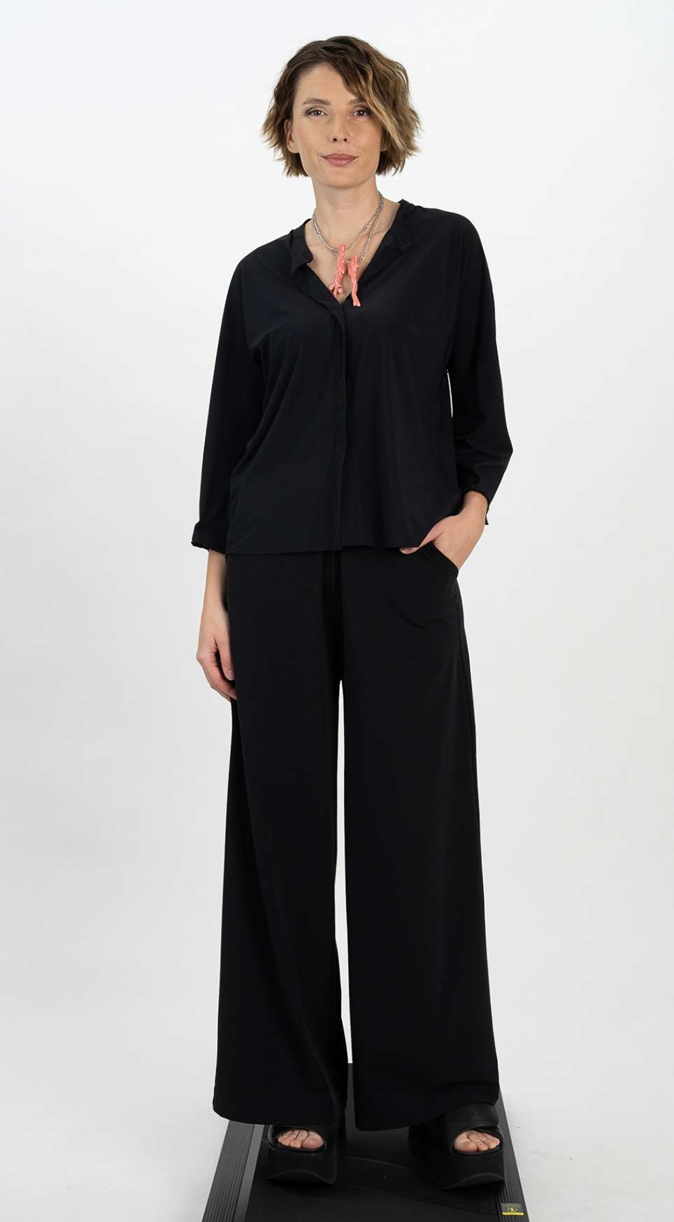 Shirt 25033 hellgrau navy schwarz weiss Hose 25036 hellgrau navy schwarz weiss